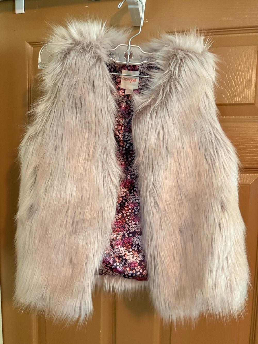 Cutie faux fur vest!